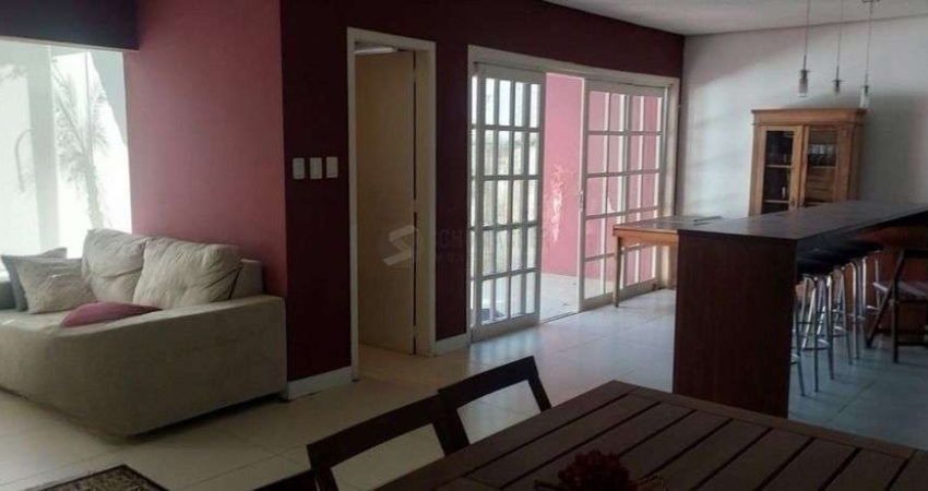 Sobrado com, 3 quartos sendo 1 suíte com hidro, no bairro Glória.