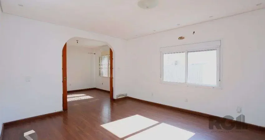 Casa com 3 quartos à venda na Rua Luiz Cosme, 469, Passo da Areia, Porto Alegre