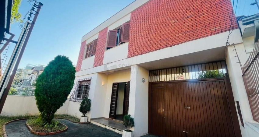 VENDA DE CASA DE 4 QUARTOS COM VAGAS DE GARAGEM - MENINO DEUS