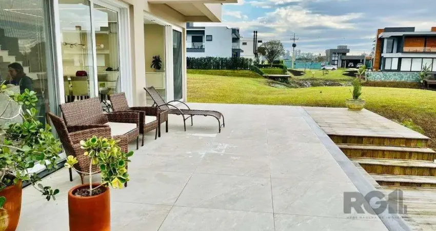 Casa para comprar com 3 suítes em lote molhado no península ponta da figueira