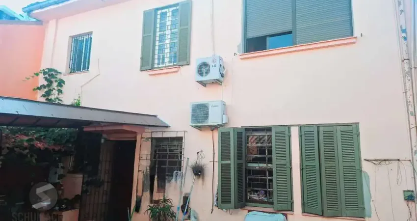 Comprar para reformar. casa com 5 quartos no bairro petrópolis!