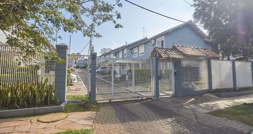Casa sobrado em condomínio fechado no Alto Petrópolis de 2 dormitórios e vaga