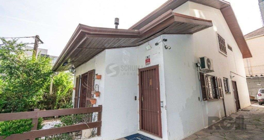 Sobrado no Moinhos de Vento de 4 dormitórios e 4 vagas
