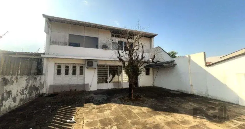 Casa comercial à venda na Rua Cacequi, 288, Passo da Areia, Porto Alegre