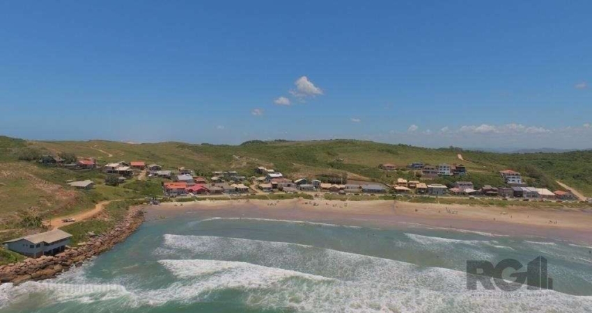 Casa 3 dormitórios, 3 vagas, churrasqueira na Praia da Tereza em Laguna/SC