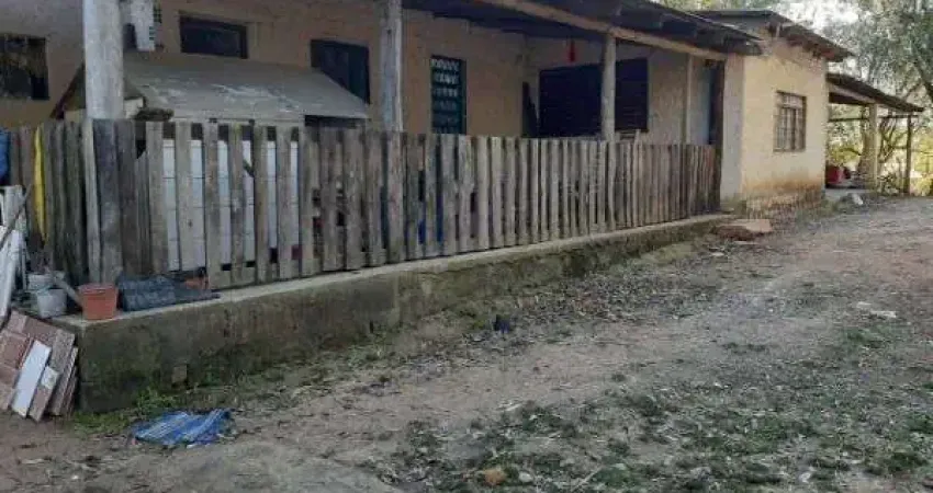 Sítio para Venda - 200m², 3 dormitórios, 4 vagas - Lami