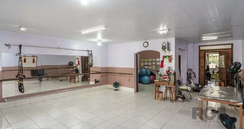 CASA COMERCIAL E RESIDENCIAL NO MIOLO DO BAIRRO SANTANA