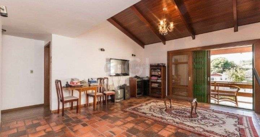 Casa para Venda - 247m², 4 dormitórios, sendo 1 suites, 5 vagas - Glória