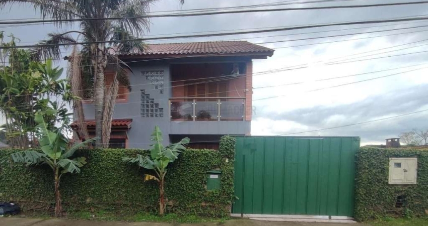 Casa no bairro Hipica - 3 dormitórios