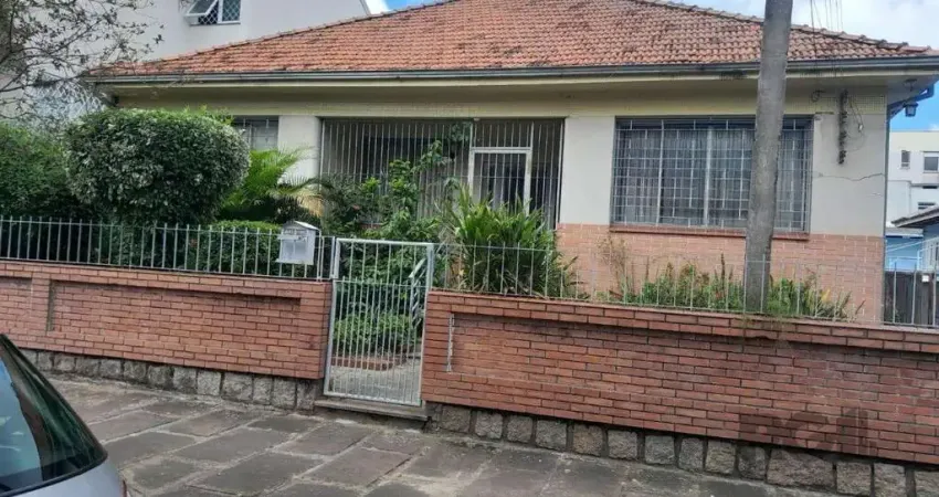 Casa de 5vquartos e 3 vagas de garagem no bairro Santana em Porto Alegre