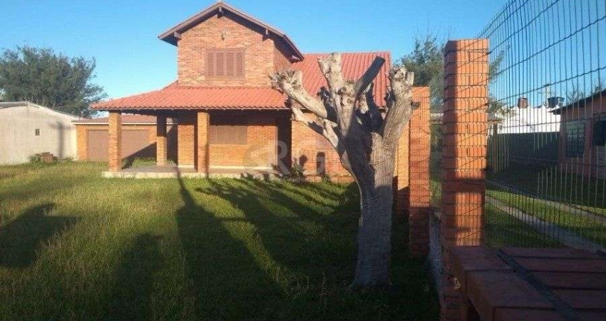 Casa para Venda - 248.88m², 3 dormitórios, sendo 4 suites, 2 vagas - Centro