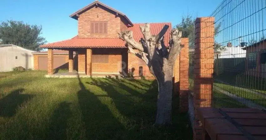 Casa para venda - 248.88m², 3 dormitórios, sendo 4 suites, 2 vagas - centro