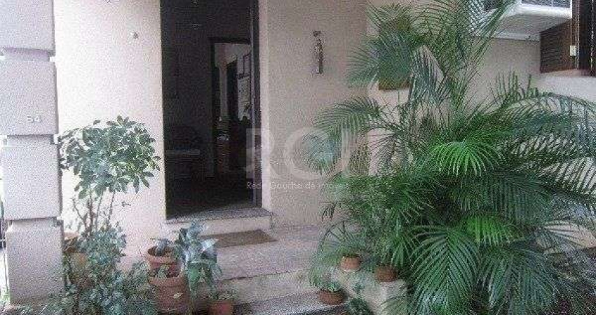 Casa para Venda - 137m², 1 dormitório, sendo 1 suites, 4 vagas - Floresta