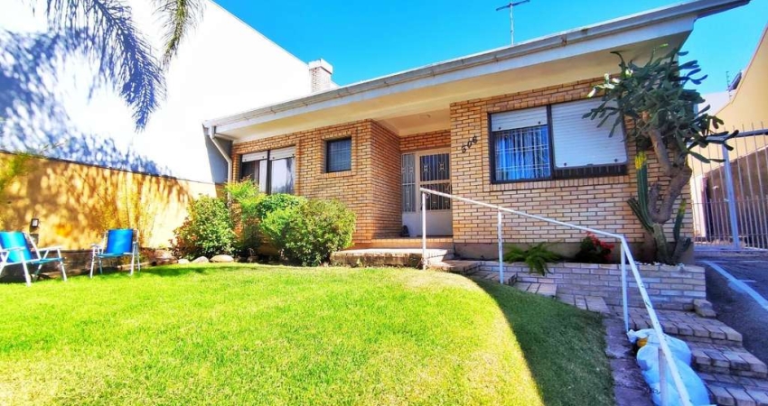 Casa com 4 Quartos e 2 banheiros e 2 Suites à Venda, 153 m² por R$ 990.000
