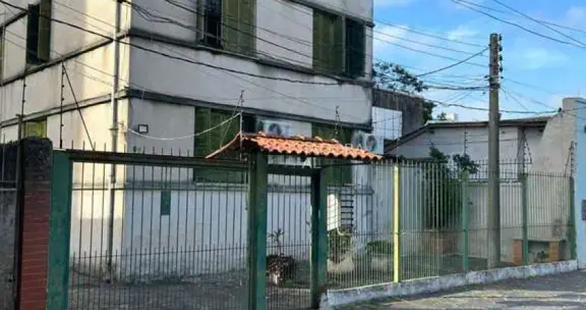 Apartamento térreo com 3 quartos no Bairro Cidade Baixa