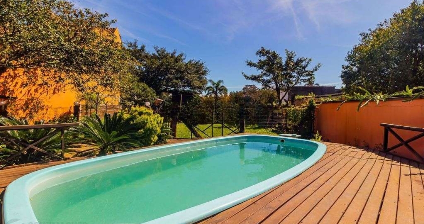Casa de 3 dormitórios, no Bairro Ponta Grossa - Porto Alegre