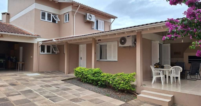 Casa com 3 quartos à venda na Rua César de Castro, 234, Teresópolis, Porto Alegre