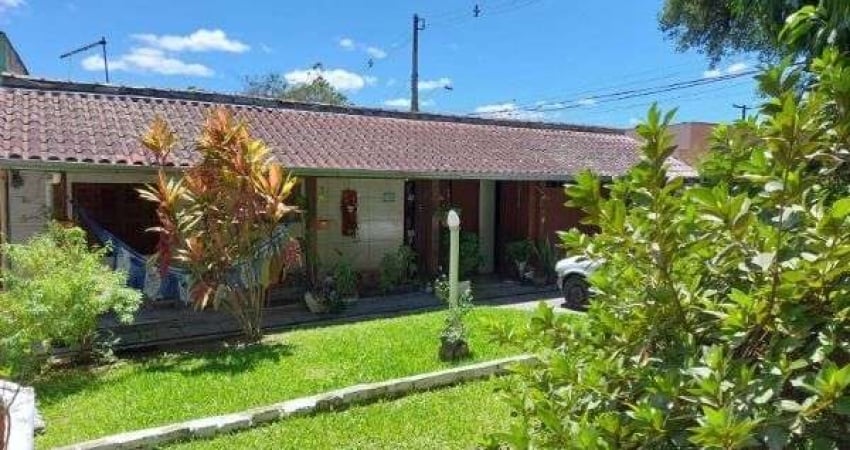 Casa em Porto Alegre, no bairro Belém Novo, com 4 dormitório(s), e 4 banheiros, à venda.