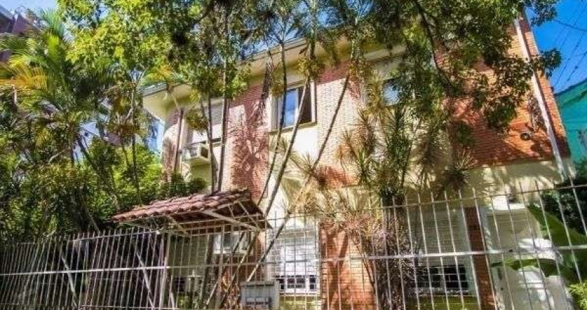 Casa sobrado no Petrópolis com 7 dormitórios e 4 vagas