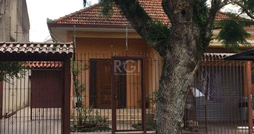 Casa com 3 quartos à venda na Rua Dona Firmina, 817, Vila São José, Porto Alegre