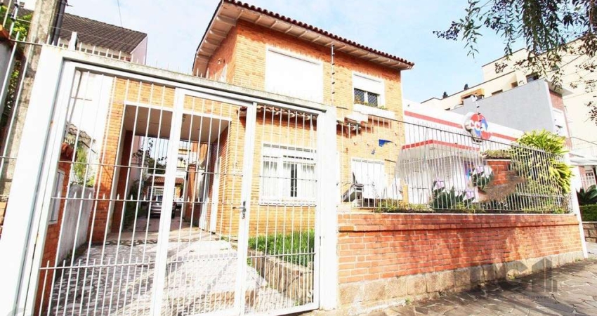 Casa à venda 4 quartos (dormitórios), suíte, 3 vagas - Partenon, Porto Alegre