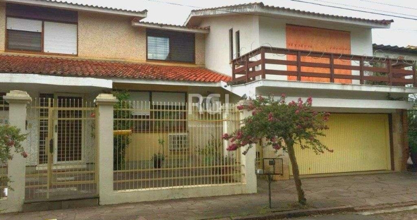 Casa para Venda - 340m², 4 dormitórios, sendo 2 suites, 3 vagas - Jardim Lindóia