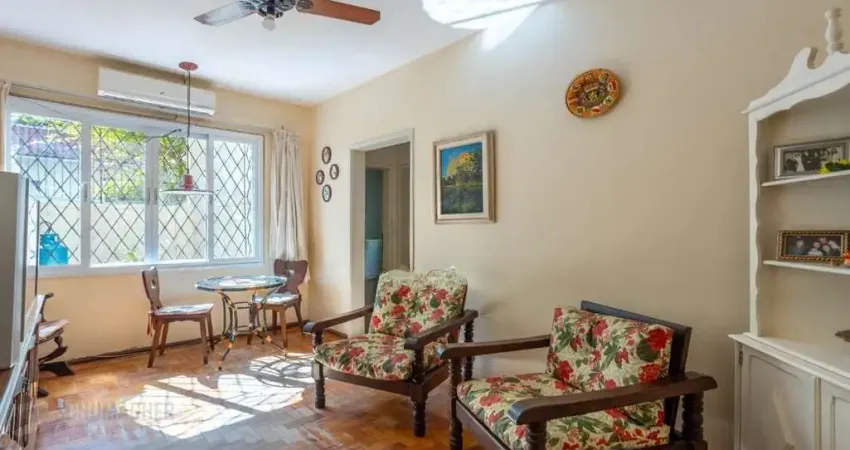Apartamento térreo com pátio à venda no Bom Fim – 2 dormitórios e dependência