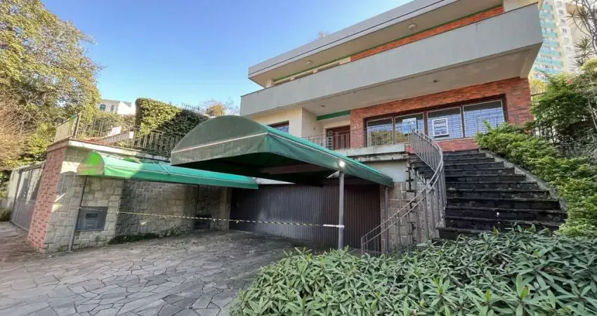 Casa de 4 quartos, 2 suítes e 2 vagas de garagem no bairro Boa Vista em POA