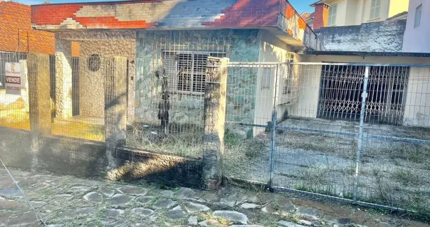 Casa com 2 quartos à venda na Viela Santa Bárbara, 114, Passo da Areia, Porto Alegre