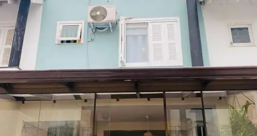 Casa com 2 quartos à venda na Rua Irmão Jaime Biazus, 127, Guarujá, Porto Alegre