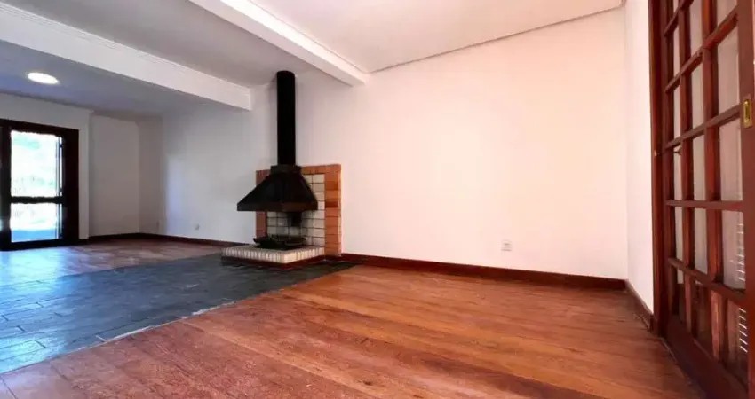 Incrível casa com lareira e espaço goourmet em condominio no bairro ipanema!