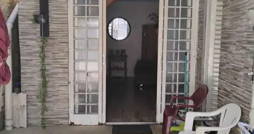 Casa com 2 quartos à venda na Rua Orestes Pianta, 214, Camaquã, Porto Alegre