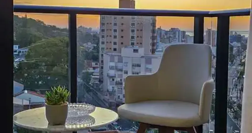 Apartamento completamente mobiliado e decorado, sacada, churrasqueira e vaga, com vista!