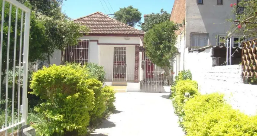 Vende casa térrea com ótimo pátio - ótima localização próximo do hospital conceição, supermercados, escolas, shopping