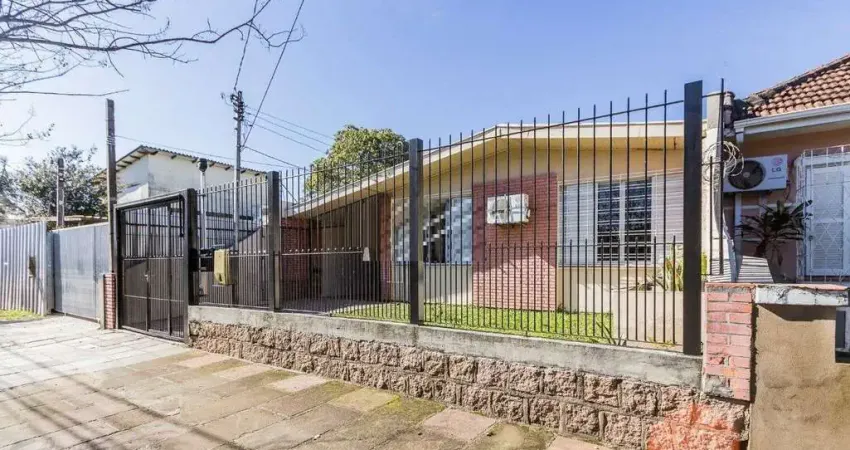 Casa com 3 quartos à venda na Avenida Brino, 487, Santa Maria Goretti, Porto Alegre