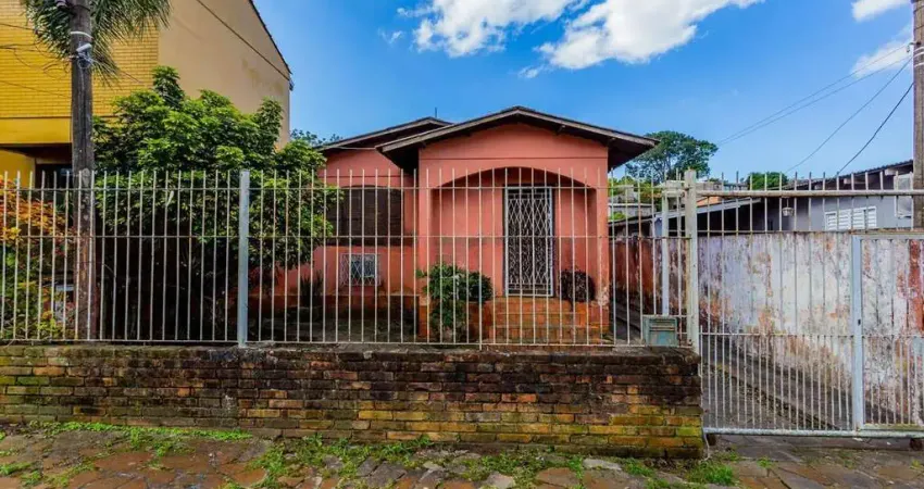 Casa com 3 quartos à venda na Rua Souza Lobo, 1368, Vila Jardim, Porto Alegre