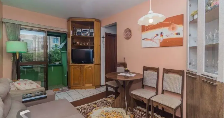 Apartamento iluminado com 2 dormitórios e vaga escriturada