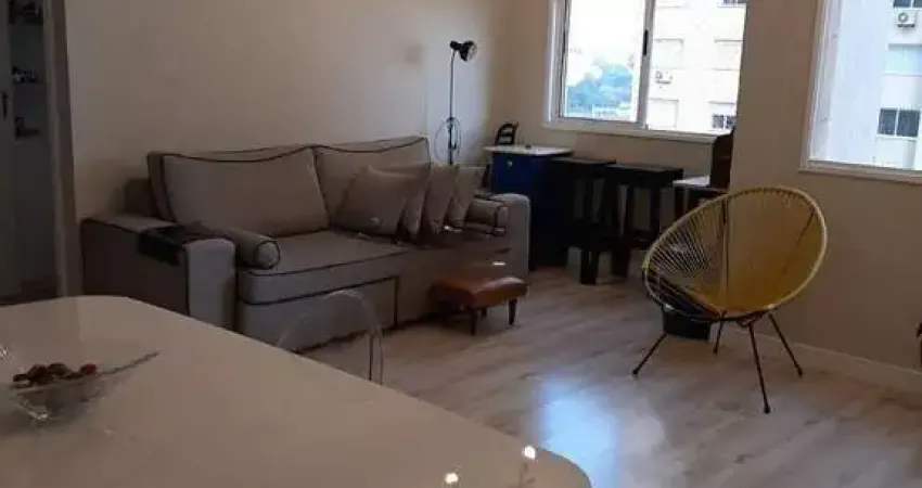 Apartamento semi-mobiliado com suíte e infraestrutura completa