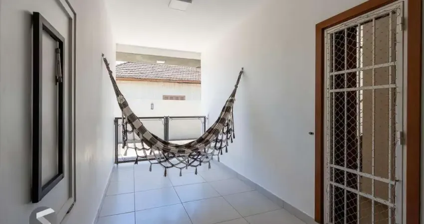 Linda casa em condomínio , localizada no bairro tristeza, zona sul de porto alegre..