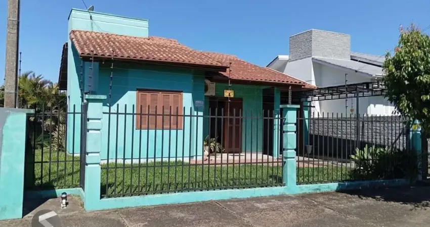 Casa com 2 quartos à venda na Avenida Mauá, 314, Centro, Sapiranga