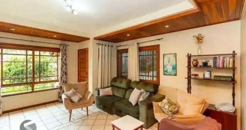 Casa sobrado a venda de 5 quartos, 1 suite e 4 vagas de garagem com 235m²privt.