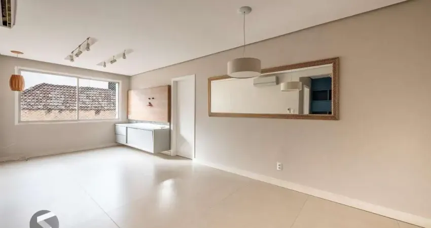 Apartamento 3 dormitórios, suíte, amplo living e vaga coberta.