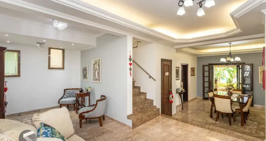 Casa de 272m², 4 dormitórios, 2 suítes e 4 vagas de garagem, no bairro ipanema, próxima à orla do guaíba.