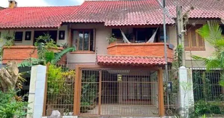 Casa em porto alegre, no bairro guarujá, com 3 dormitório(s), e 3 banheiros, à v