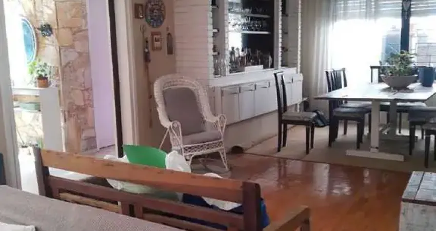 Casa com 4 quartos à venda na Rua Cariri, 107, Vila Assunção, Porto Alegre