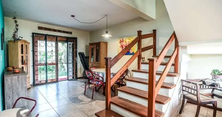 Casa em condomínio fechado de 2 quartos, suíte, 2 vagas no bairro guarujá