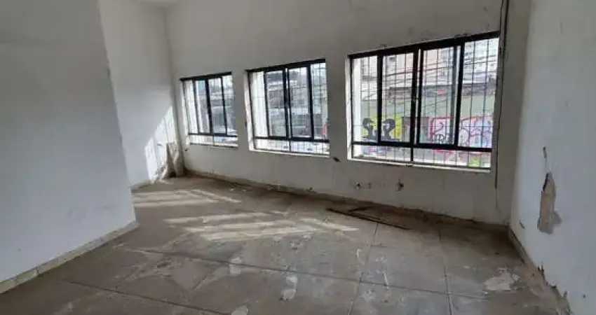 Loja comercial localizada na avenida professor oscar pereira