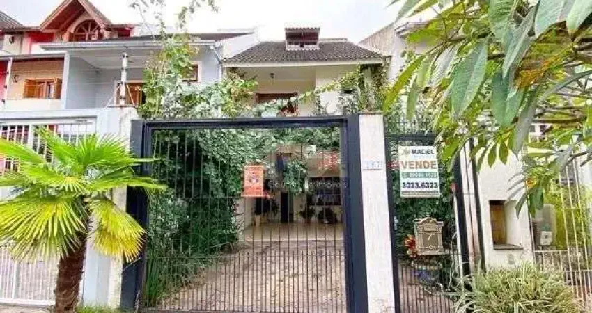 Casa em Porto Alegre, no bairro Espírito Santo, com 3 dormitório(s), à venda.