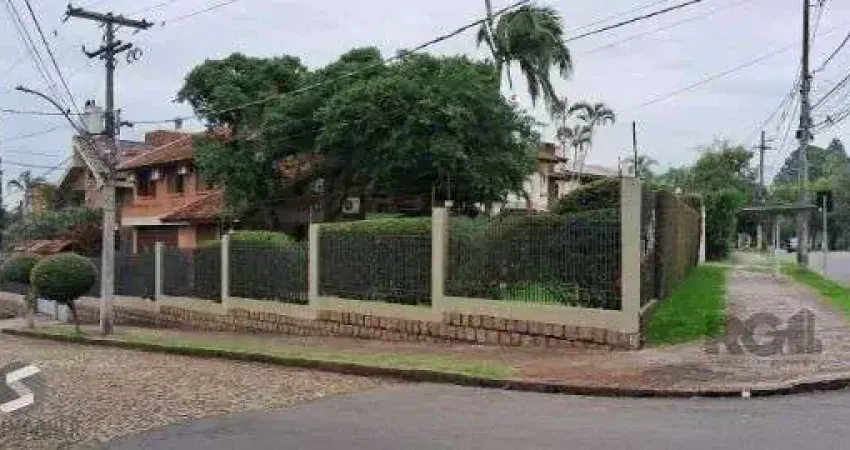 Casa em Porto Alegre, no bairro Ipanema, com 3 dormitório(s), e 3 banheiros, à v