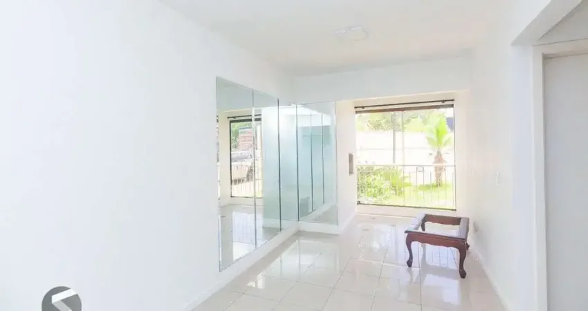 Apartamento com 2 quartos, 1 vaga, gás central e elevador no bairro Sarandi.